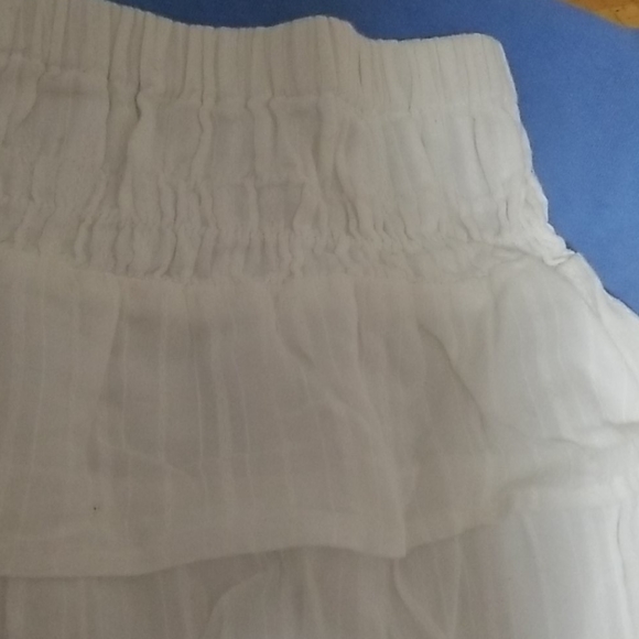 White mini skirt - Picture 3 of 4